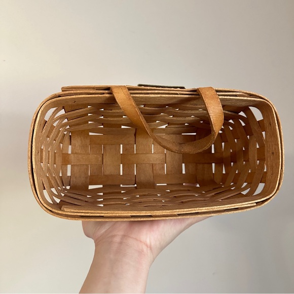 Vintage Longaberger basket with leather handle handwoven 1991 - Picture 7 of 10